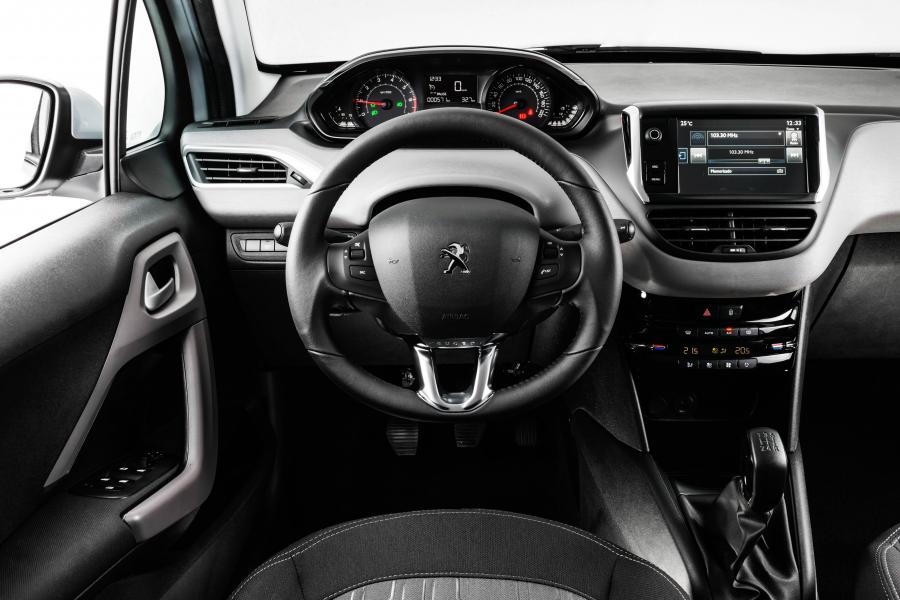 Торпедо Peugeot 208 2016 года  (LA) (фото 16 из 17)
